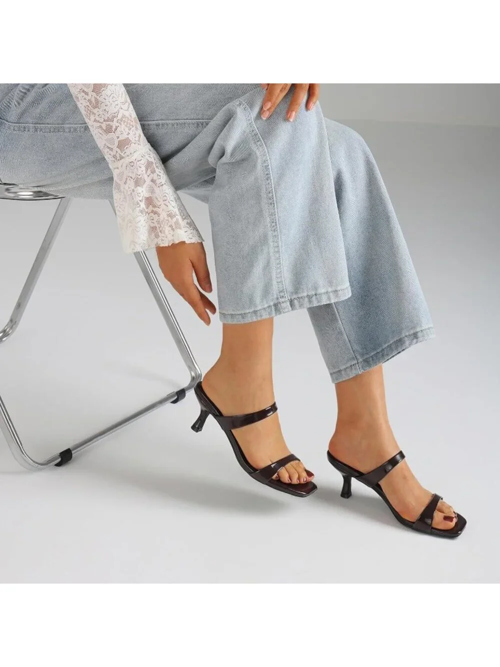 Women's Chocolate Square Open Toe Two Strap Kitten Fashion Low Sandals Sandals